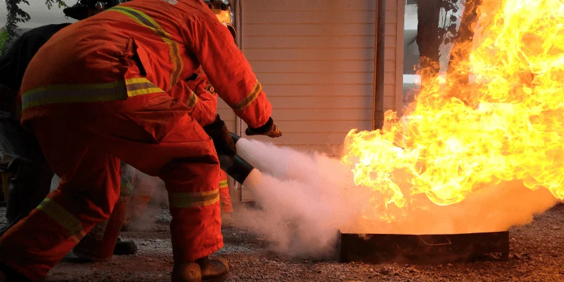 Manejo de extintores – observador de incendio sector industrial.